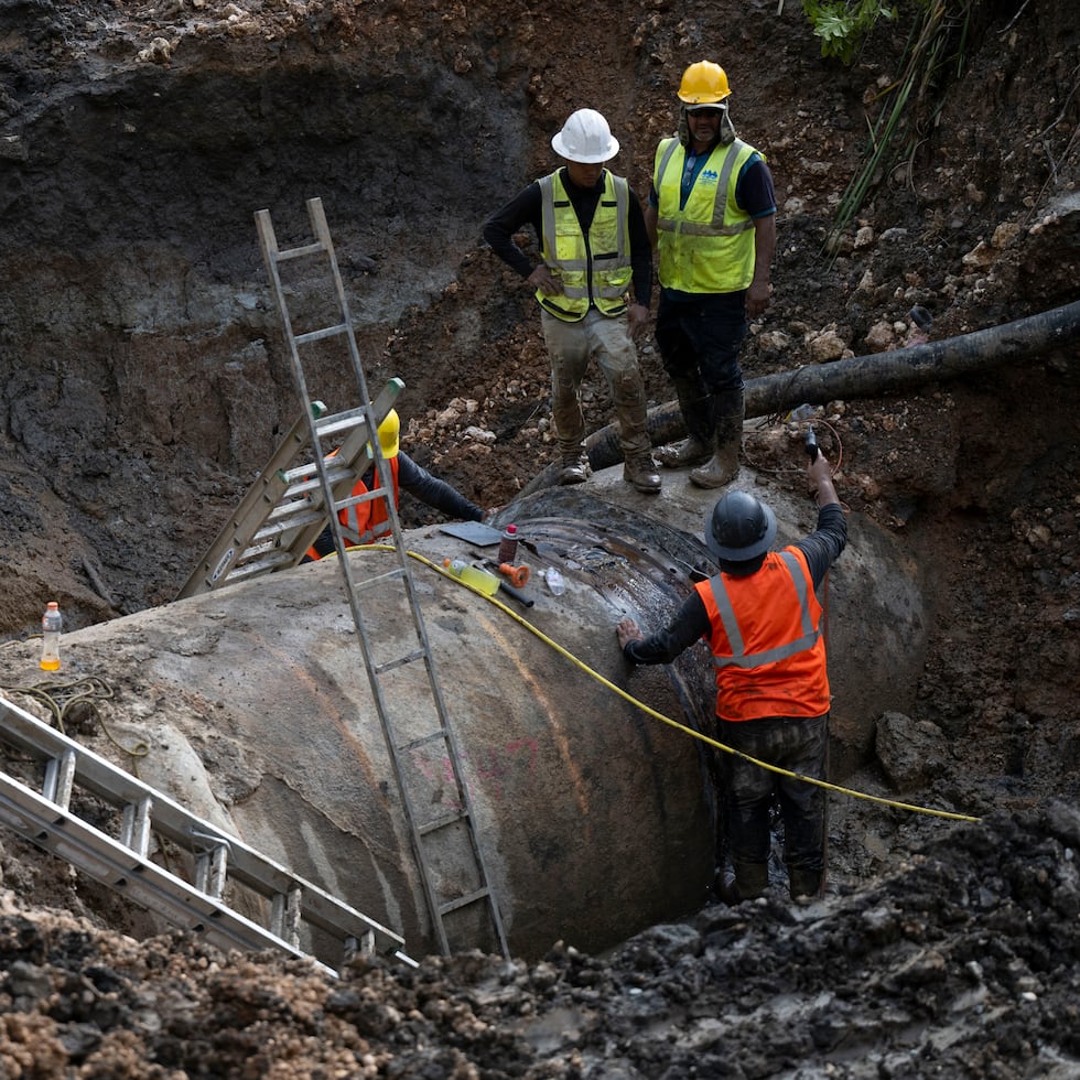 El pasado domingo la AAA anunció que el servicio de agua potable se vería afectado para los abonados de 15 pueblos debido a una ruptura en el tubo del superacueducto en Manatí.