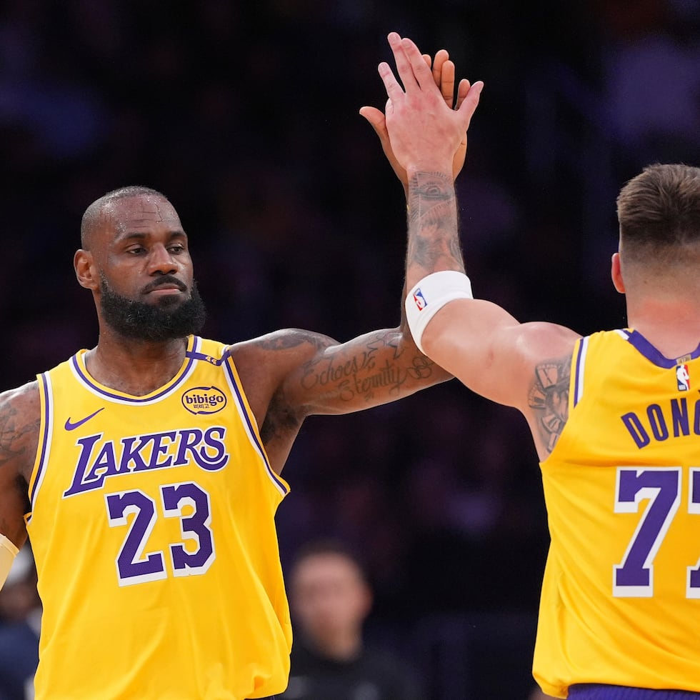 LeBron James ahora vestirá el uniforme de los 76ers, mientras Luka Doncic será la principal figura de los Lakers.