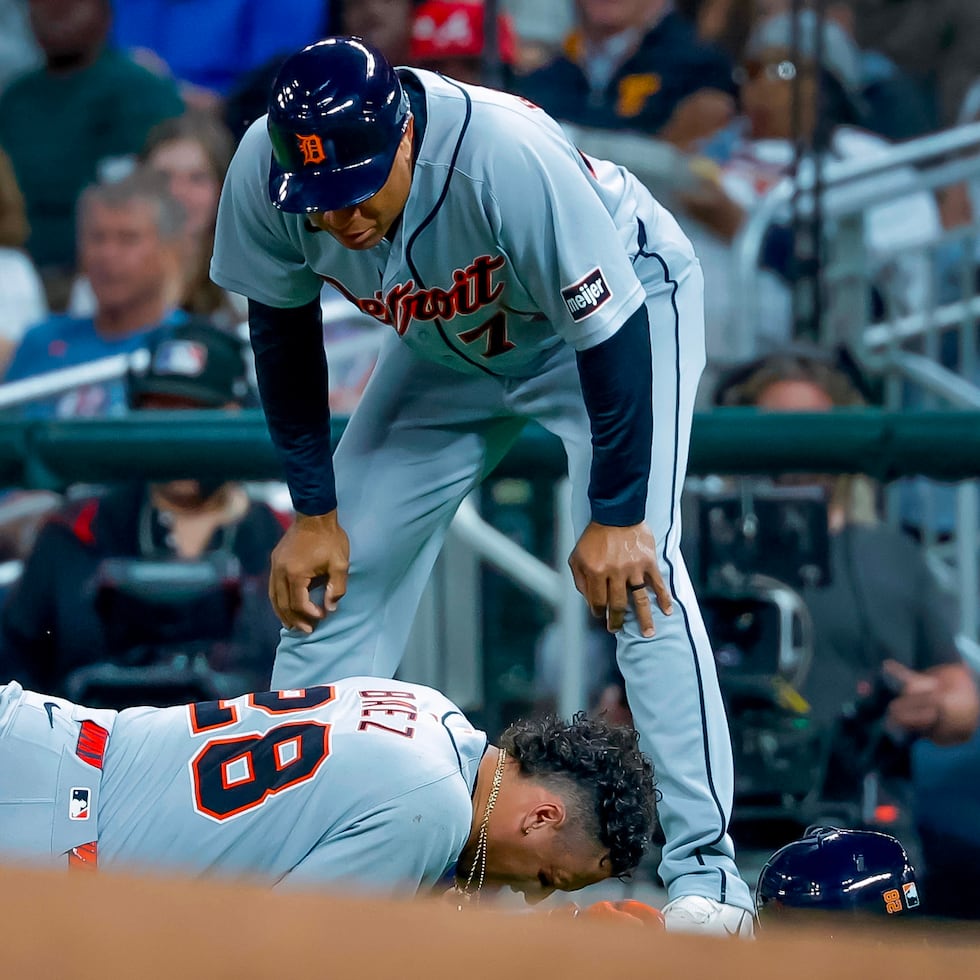 Javier Báez, de los Tigers de Detroit, sufrió la lesión el martes tras deslizarse en la primera base.