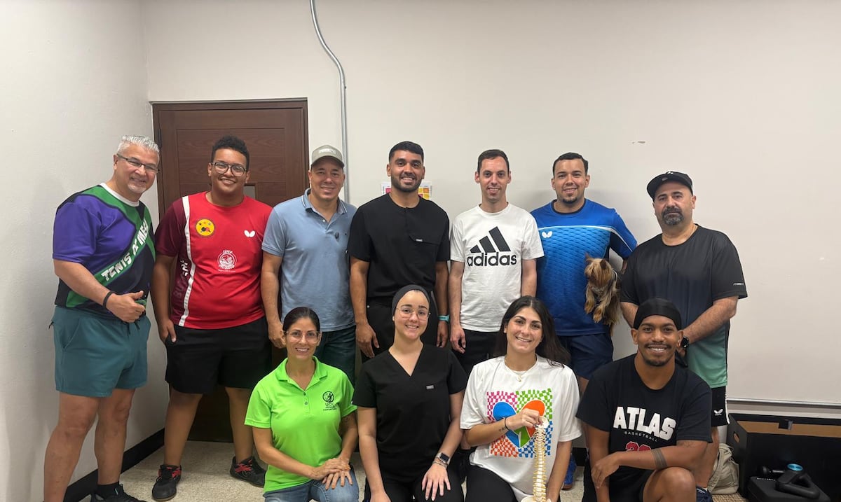 Atletas de para tenis de mesa se preparan para la Copa Paralímpica en Canóvanas