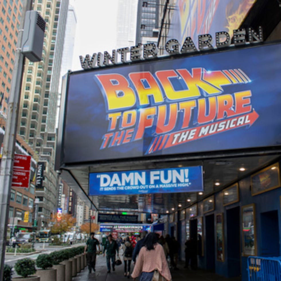 En “Regreso al futuro”, Tolkan encarnó al vicedirector Gerald Strickland, que llevaba pajarita y vigilaba a los alumnos en busca de problemas en los pasillos del ficticio instituto Hill Valley.