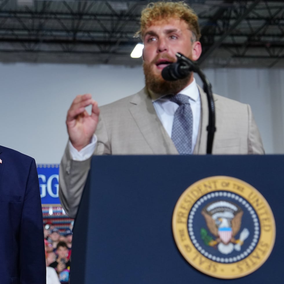 El presidente de Estados Unidos, Donald Trump, y el boxeador Jake Paul.