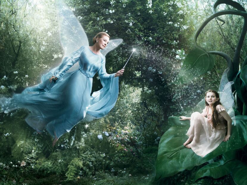 La Hada Azul de “Pinocho” cobra vida en la legendaria actriz Julie Andrews acompañada de Abigail Breslin quien tomó el papel de Fira, una de las hadas de Disney. (AP)