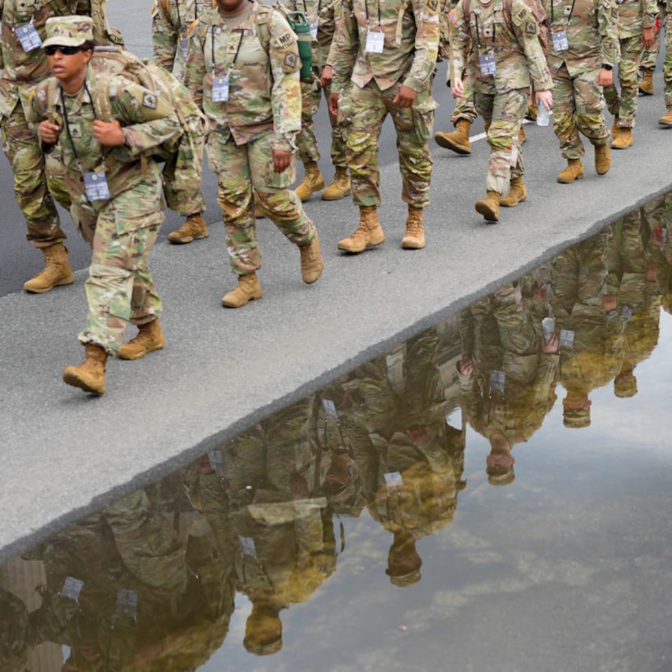 El Fuerte Buchanan, principal instalación militar estadounidense en el Caribe, indicó que soldados de una unidad de ingeniería fueron desplegados el miércoles hacia un centro de entrenamiento en territorio continental estadounidense para apoyar futuras operaciones militares.