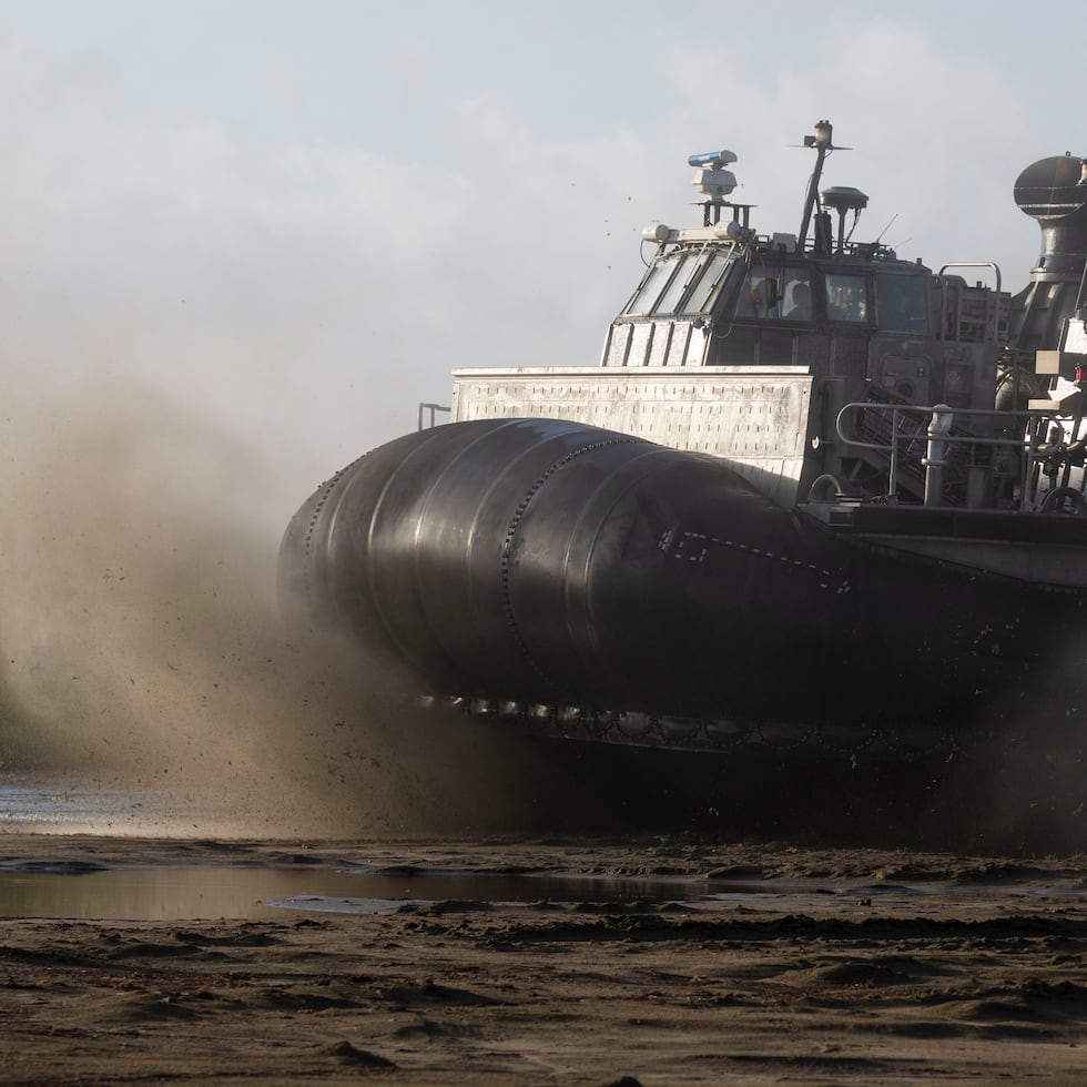 La unidad 22 de la Infantería de Marina de Estados Unidos llevó a cabo maniobras en la playa de Arroyo.