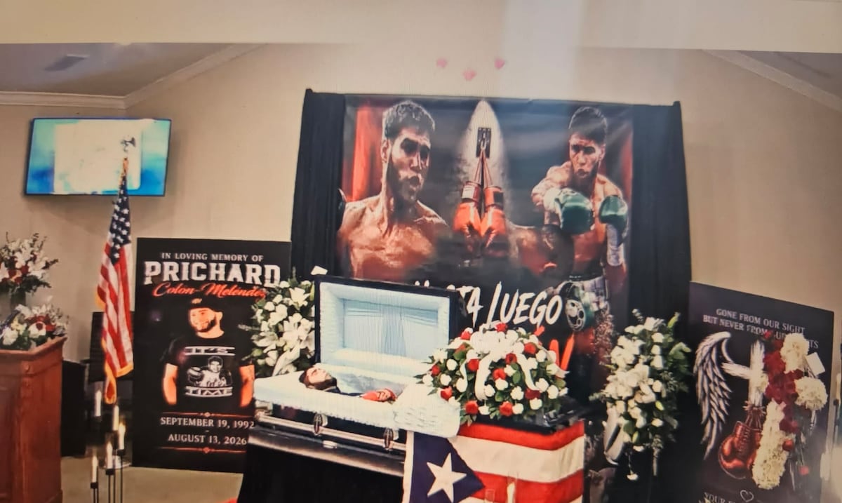 Comienza el velatorio de Prichard Colón rodeado de símbolos de su vida en el boxeo
