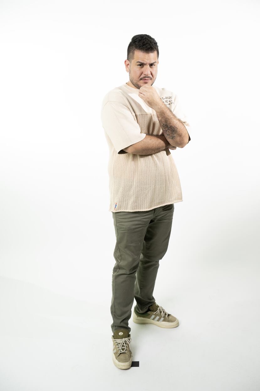 Angel Lacomba - @LacombaCompleta: “Como comediante y músico, le doy gracias a Dios y a la vida porque estudié diseño gráfico y publicidad; porque adquirí herramientas que me han ayudado a desarrollar esos talentos que me definen. Estudiar me abrió puertas en el mundo del entretenimiento y me ayudó a posicionarme en la industria como un elemento versátil”.