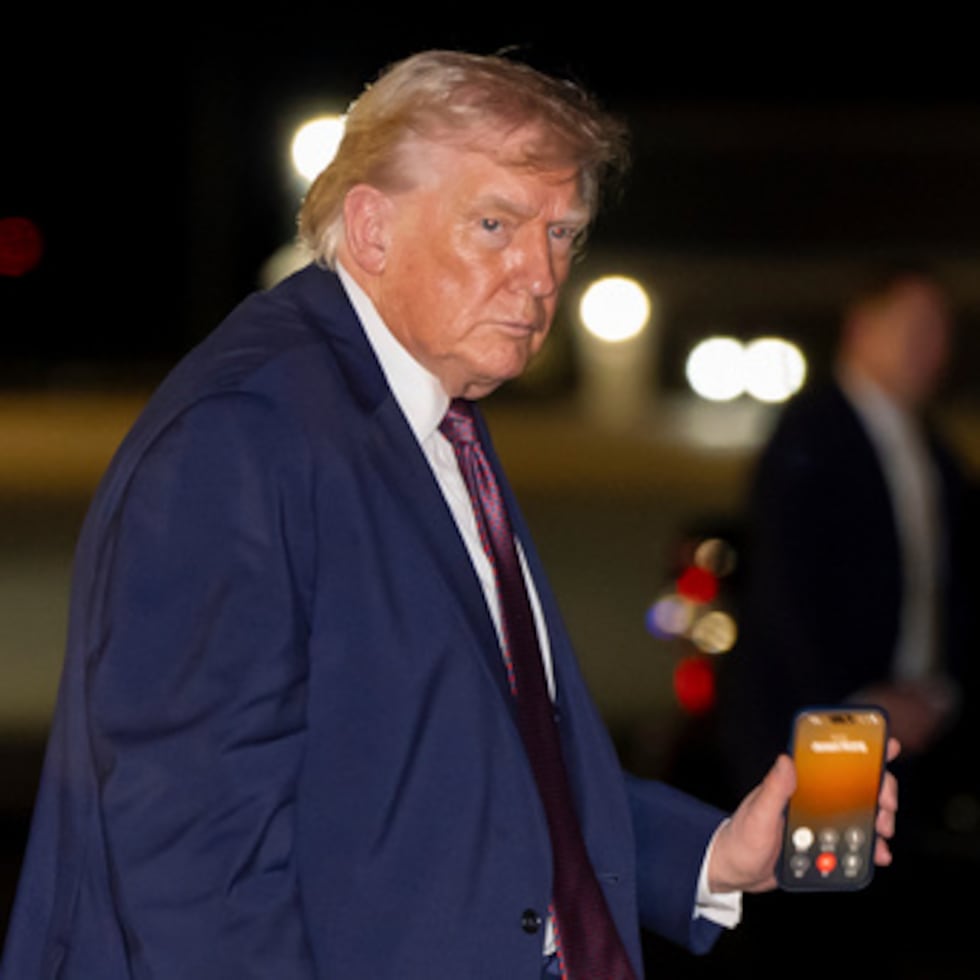 Trump buscó minimizar el impacto de los personajes que aparecen en los archivos publicados por su Administración el pasado viernes, diciendo que “todo el mundo era amigo de este tipo” en relación con Epstein, y reiteró que era una persona que “estaba en todas partes”.