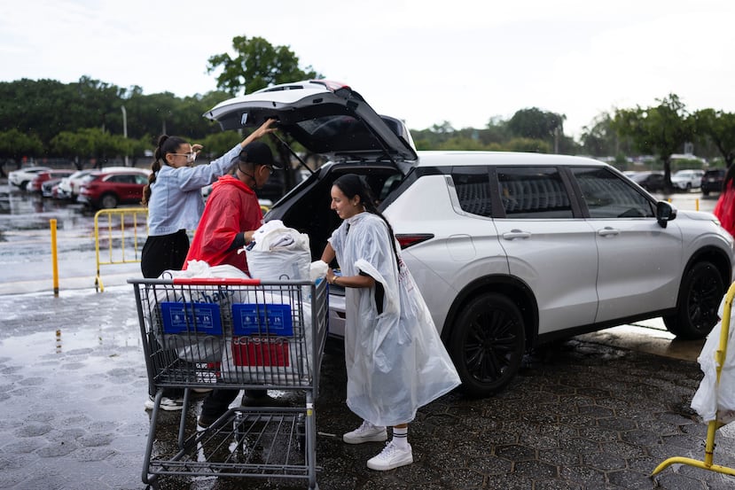 Para llevar las donaciones, hay un sistema de servicarro, de manera que sea más ágil la entrega.
