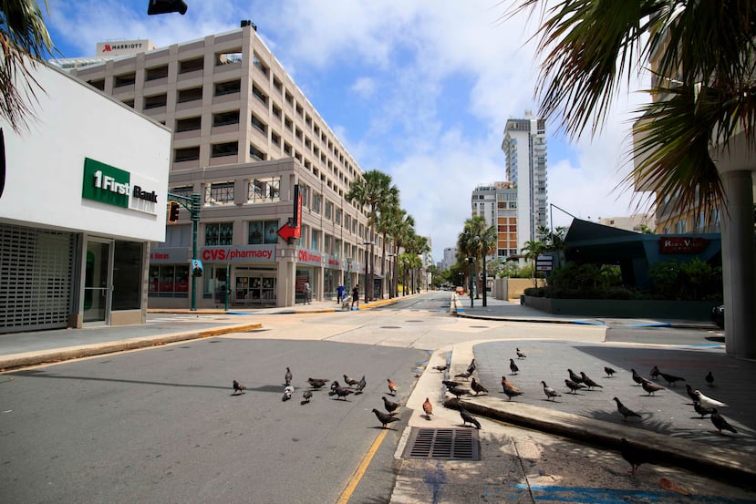 La avenida Ashford en Condado estaba vacía.