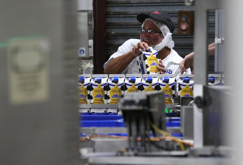 La empresa Tres Monjitas apuesta a su nueva tecnología para alargar la durabilidad de la leche para mantener las ventas del producto.