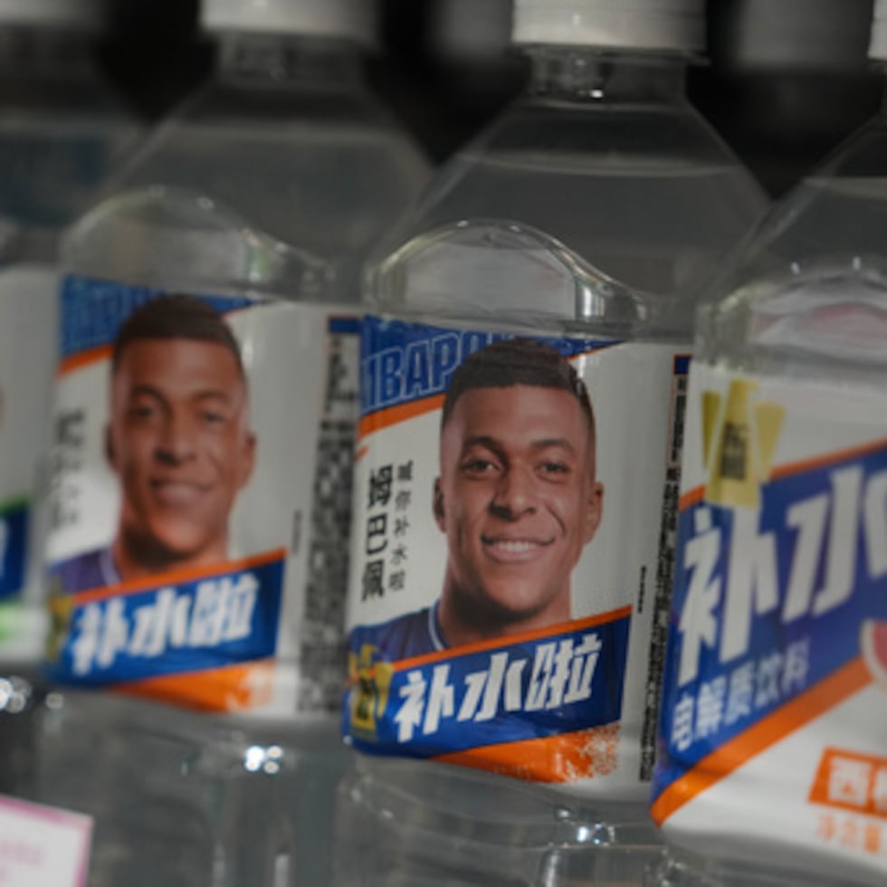 Mbappé ha participado en campañas publicitarias en China para productos que van desde bebidas electrolíticas hasta leche y queso.