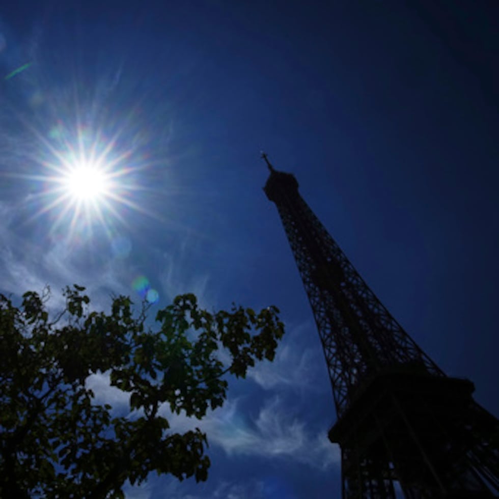 Al abarcar más de un siglo de vida, Marie-Rose Tessier vivió la Primera Guerra Mundial y luego la Segunda, que la marcaron para siempre: el 18 de abril de 1944, con tan solo 33 años, perdió a su esposo, Auguste Charles Tessier, quien murió bajo bombardeos.