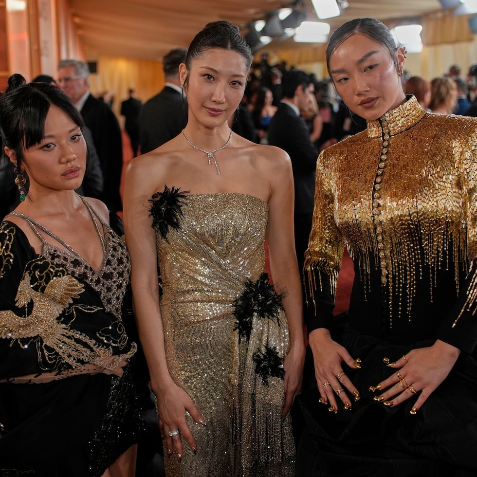 Rei Ami, de izquierda a derecha, Ejae, Audrey Nuna llegan a los Oscar el domingo 15 de marzo de 2026 en el Teatro Dolby de Los Ángeles.