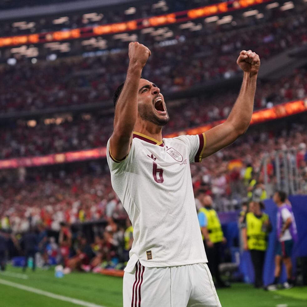 Mikel Merino celebra el gol que le dio el triunfo a España sobre Portugal.
