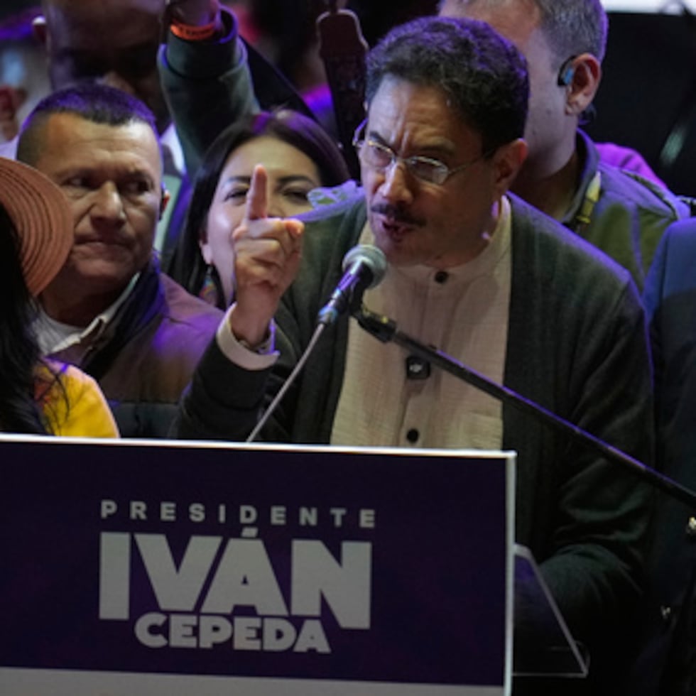 El senador Iván Cepeda, candidato presidencial de la coalición gobernante Pacto Histórico, habló el viernes a sus partidarios durante un acto de campaña en Bogotá.