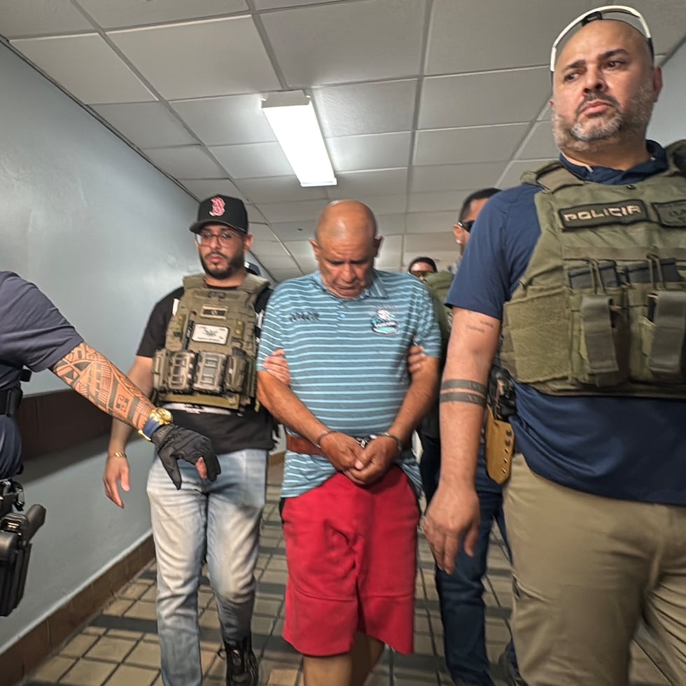 Carlos Manuel Estefano Pino, de 67 años, fue detenido la madrugada de miércoles por oficiales del Departamento de Corrección y Rehabilitación y la Policía.