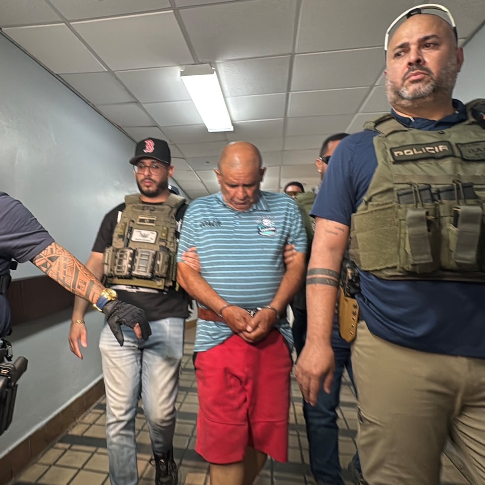 Carlos Manuel Estefano Pino, de 67 años, fue detenido por oficiales del Departamento de Corrección y Rehabilitación y la Policía como sospechoso del asesinato de una mujer en Caguas.