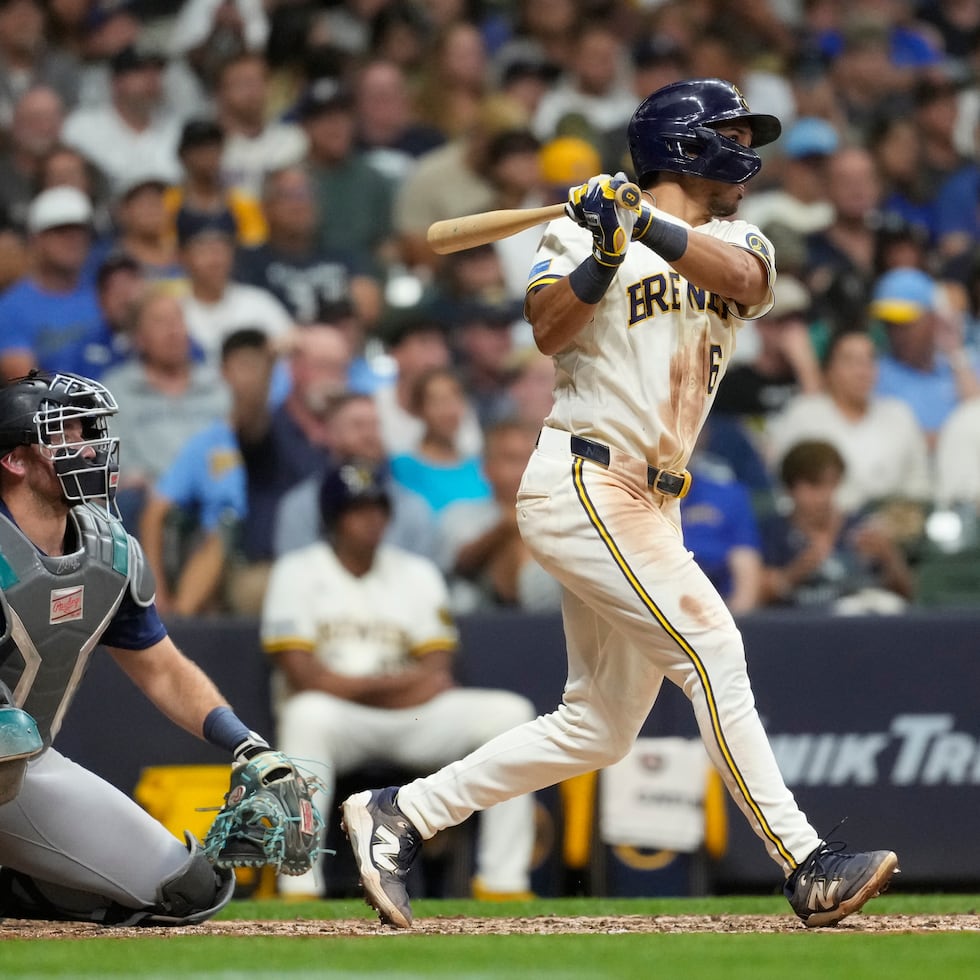 David Hamilton pega un jonrón de tres carreras en la sexta entrada contra Seattle.