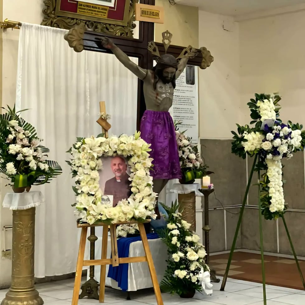 Sánchez Molinari era párroco de Nuestra Señora del Perpetuo Socorro, en Guayaquil, donde dirigía las celebraciones religiosas y atendía a la comunidad.