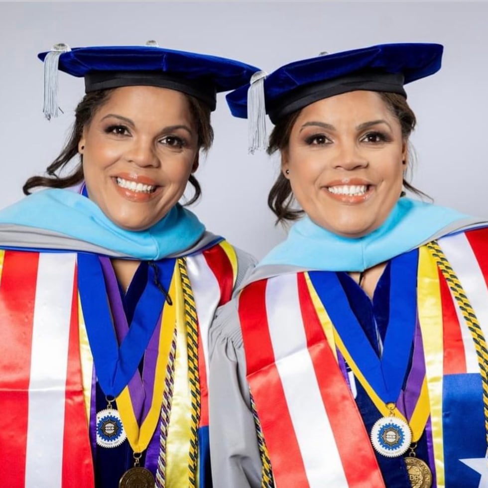 Las educadoras y autoras Angélica Rosado Crespo y María Rosado Crespo, quienes son gemelas, cuentan con sendos doctorados en Educación con especialidad en Currículo y Enseñanza, y con 14 años de experiencia.