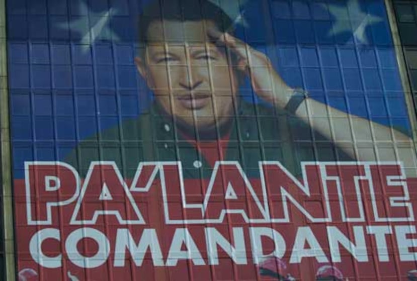 Pancarta en solidaridad con Hugo Chávez. (Prensa Asociada/Juan Barreto)