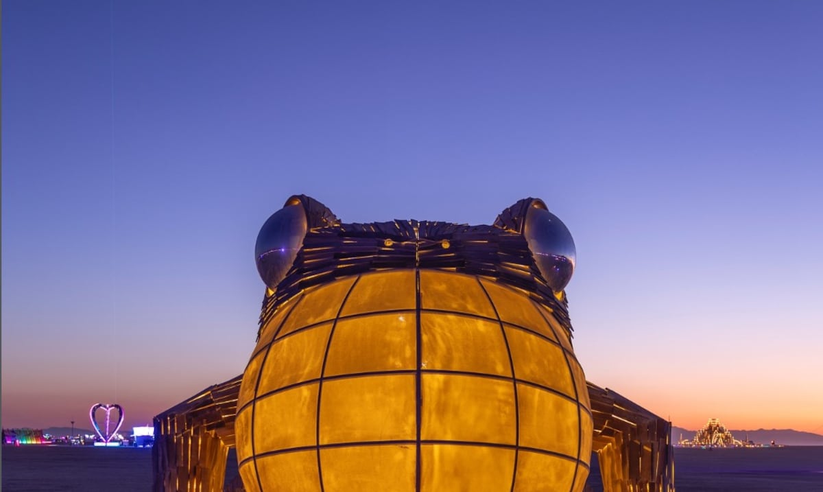 Obra urbana de coquí gigante del artista NiNo Alicea es nominada entre las mejores del mundo