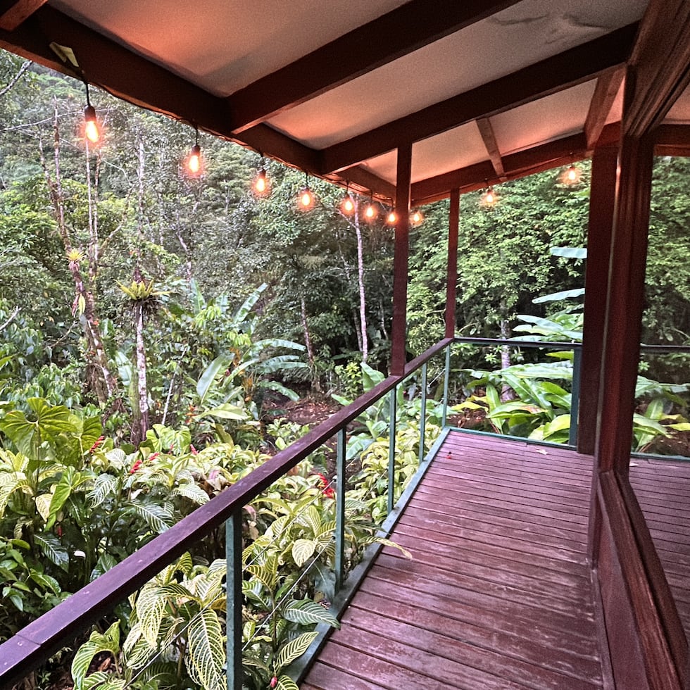 El Hotel Quelitales, a las afueras del pueblo de Cachí, en Costa Rica, y en el corazón de un bosque húmedo nublado en la provincia de Cartago, es un ejemplo del turismo natural y de aventura que ofrece Costa Rica.