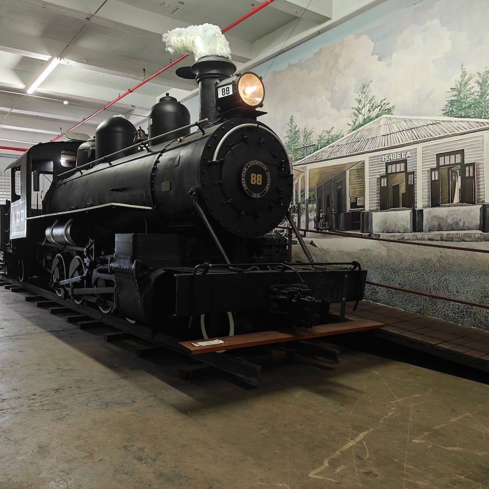 En el Museo del Tren de Puerto Rico, ubicado en Isabela, se cuenta la historia de los diferentes ferrocarriles que operaron en Puerto Rico. Su coleccción incluye una locomotora de vapor construida en 1918.