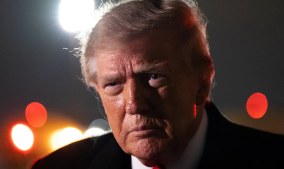 Aprobación de Trump entre latinos cae de 38% a 24%, según Pew Research Center