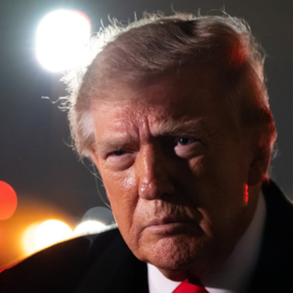 Trump ha sufrido tres intentos de asesinato, el primero en julio de 2024, durante un mitin electoral en Pensilvania para las presidenciales, donde resultó herido en la oreja derecha por disparos.