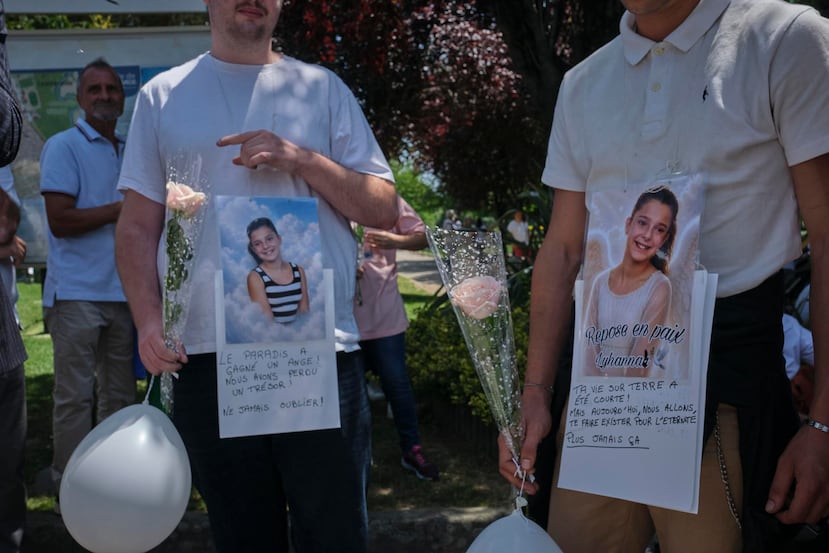 La marcha arrancó delante de la piscina, donde el sospechoso de su muerte aseguró que la dejó después de llevársela del colegio en su coche el 29 de mayo.