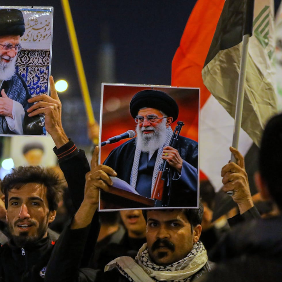 Estados Unidos e Israel lanzaron la guerra el sábado, atacando al liderazgo de Irán, su arsenal de misiles y su programa nuclear, al tiempo que indicaban que derrocar al gobierno era un objetivo.