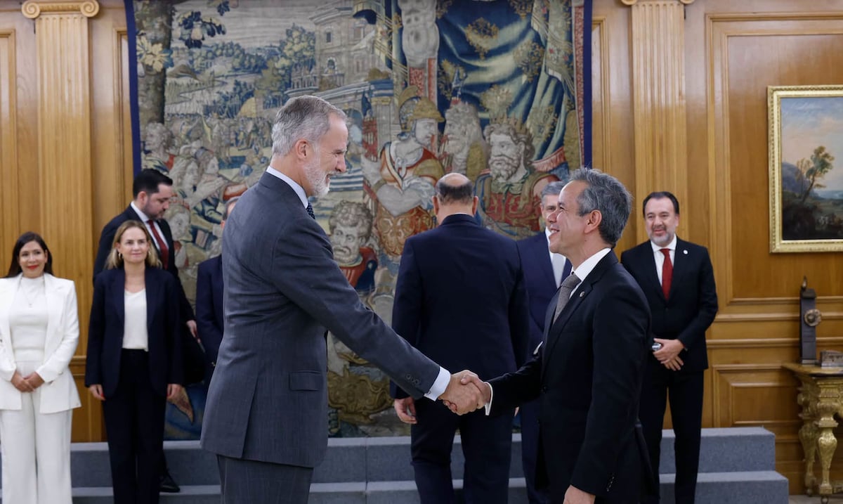 Alcalde de San Juan se reúne con el rey Felipe VI en encuentro de alcaldes en Madrid