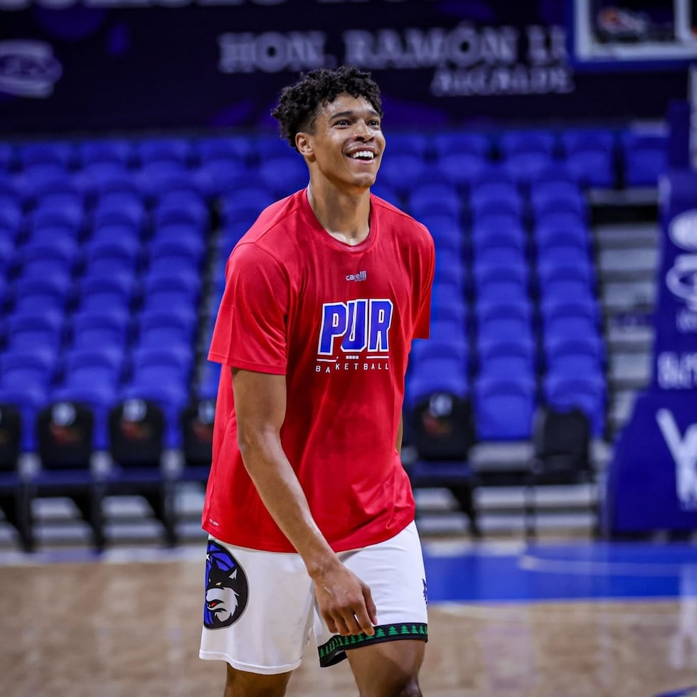 Enrique Freeman es todo sonrisas durante un entrenamiento en el Coliseo Rubén Rodríguez, de Bayamón.