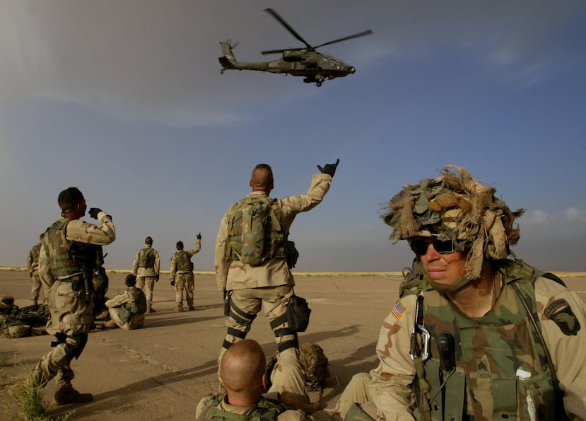 Hasta hace poco, los helicópteros Apache sólo podían ser utilizados para defender tropas estadounidenses. (Archivo / AP)