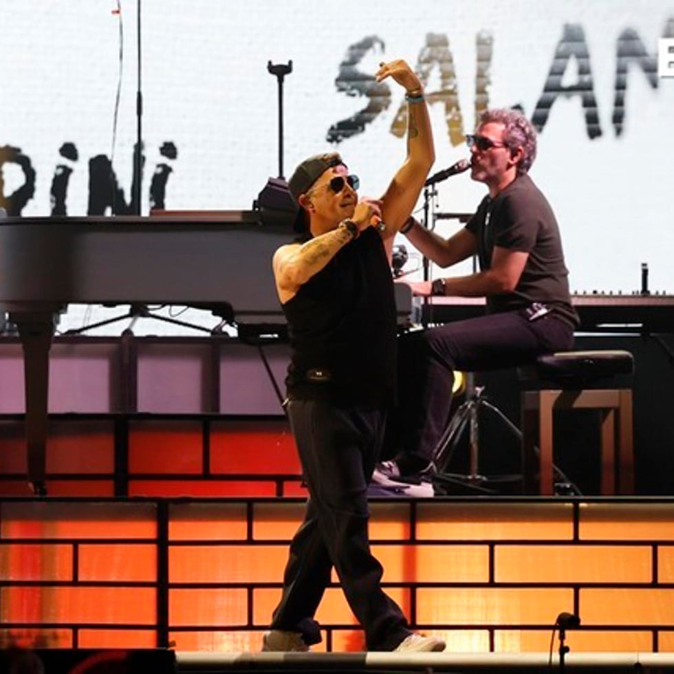 El cantautor Alejandro Sanz durante el concierto.