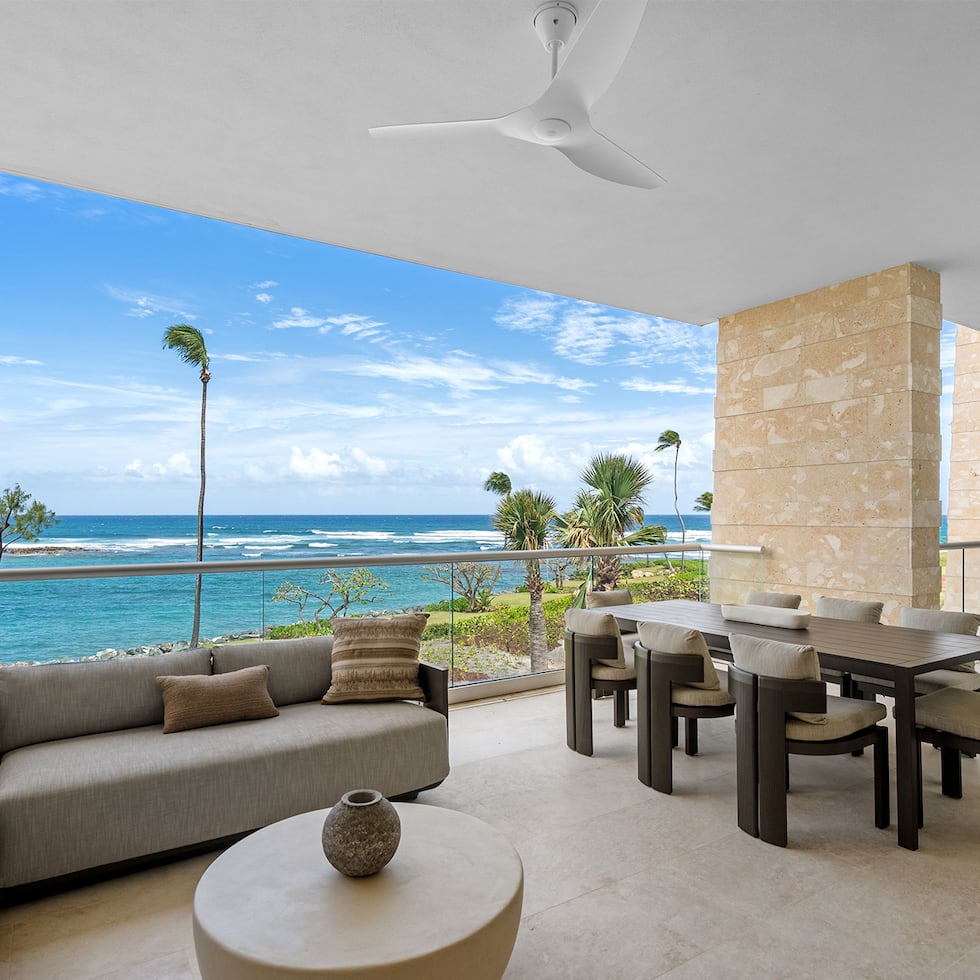 Vista de una de las terrazas en West Point III, la más reciente fase del condohotel de ultralujo, bajo la marca Ritz-Carlton Reserve, que Prisa Group construye en Dorado Beach.