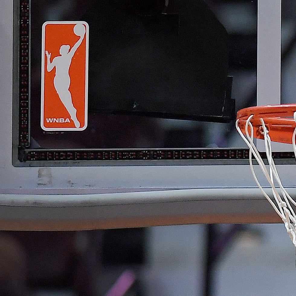 La Junta de Gobernadores de la WNBA aún debe aprobar tanto la venta como la mudanza.