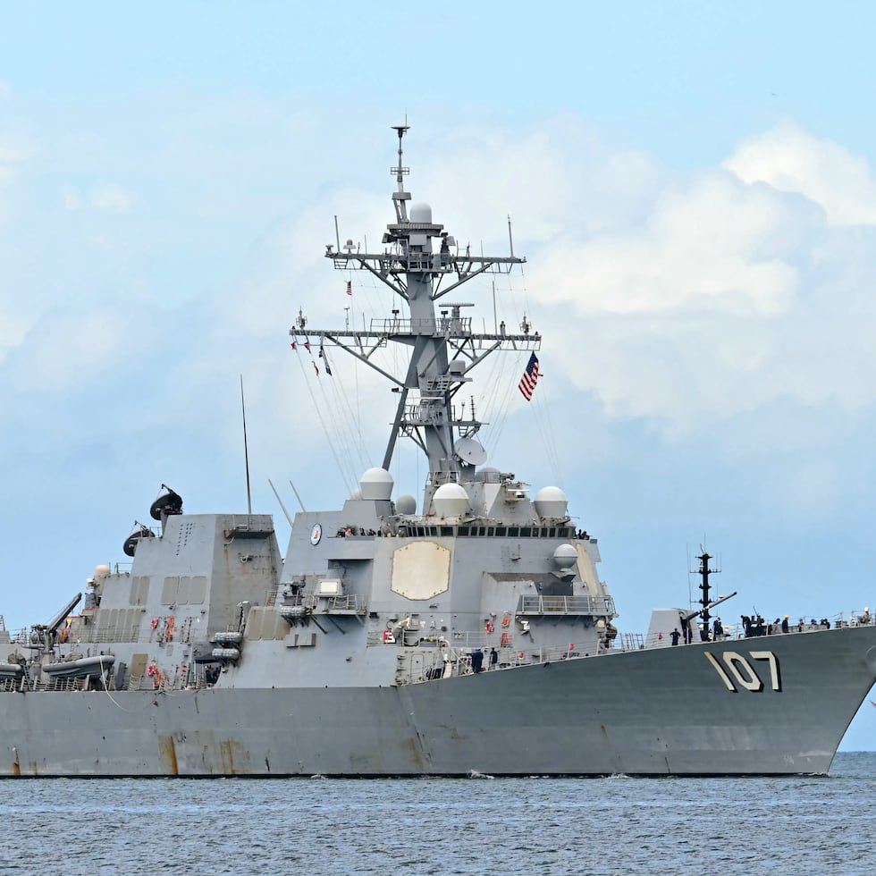 El buque de guerra USS Gravely atracó en Puerto España, capital de Trinidad y Tobajo, país vecino de Venezuela.
