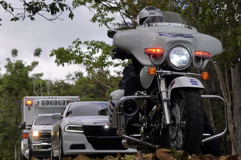 Fernando forma parte de la Unidad de Respuesta Rápida en Mayagüez, donde brinda asistencia en motora.