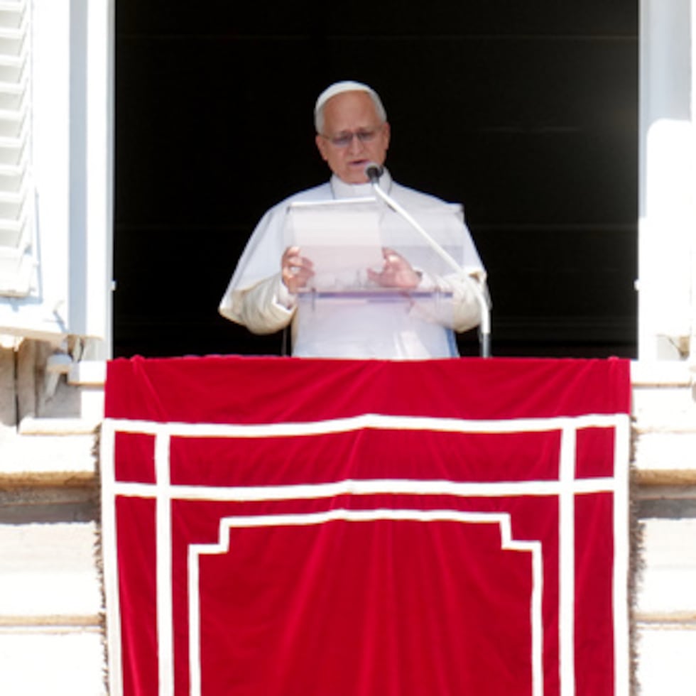 León reveló el hallazgo del nódulo durante su oración del domingo al mediodía y afirmó que estaba siguiendo las recomendaciones de los médicos para extirparlo.