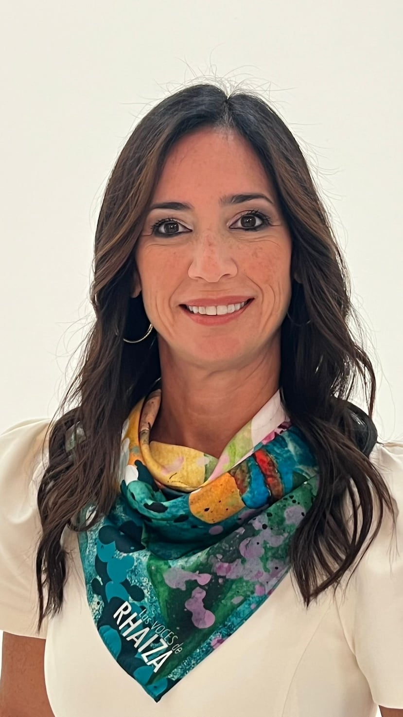 Myra Vélez Plumey, hermana de Rhaiza.