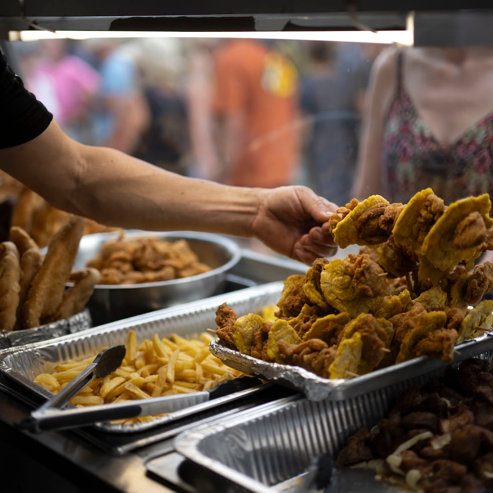Primer día de la edición 56 de las tradicionales Fiestas de la Calle San Sebastián, en el Viejo San Juan.
