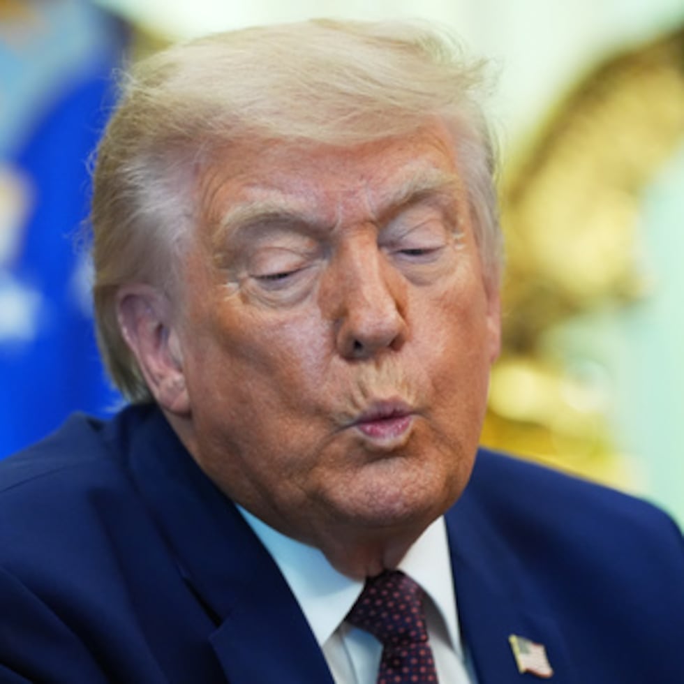 Trump dedicó unas palabras a los agentes que realizan labores migratorias al afirmar que brindaría por “los héroes del ICE y de la Patrulla Fronteriza".
