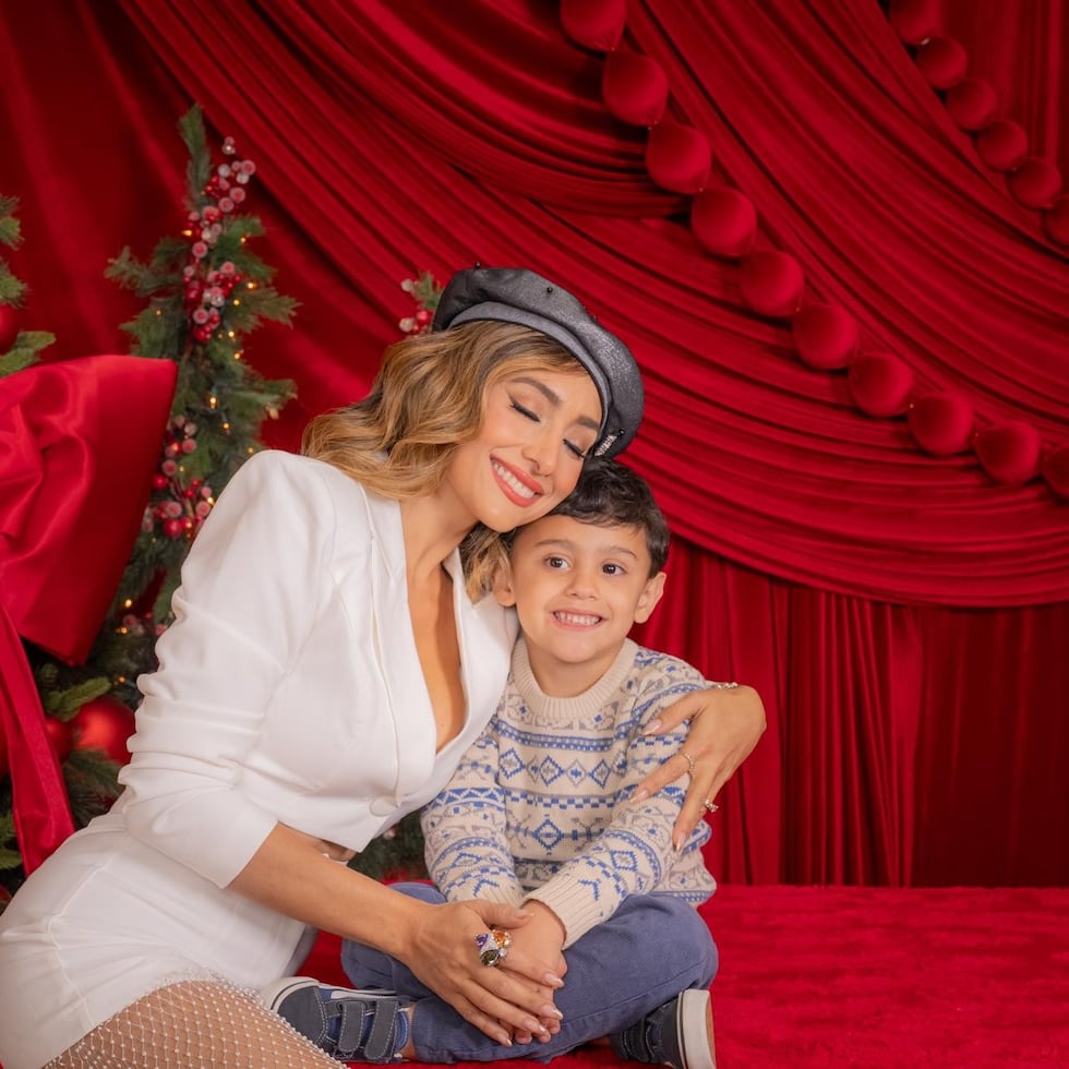 Nicole Chacón y su hijo Álvaro González Chacón
“El día ideal de San Valentín ya lo tengo: despertar a mi niño Álvaro a besos, decirle cuánto lo quiero y escuchar cómo me responde con tanto amor. ¿Qué más se puede pedir? ¡Qué sus días estén llenos de esa alegría que solo el amor nos puede ofrecer!”, expresó la empresaria, periodista e influencer de estilos de vida. (Suministrada)