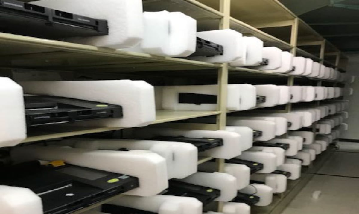 Dos compañías compiten por proveer máquinas de escrutinio electrónico a la CEE