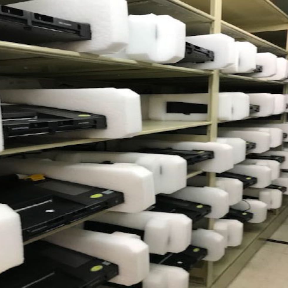 Las máquinas de escrutinio electrónico que posee hoy la Comisión Estatal de Elecciones las adquirió a la empresa Dominion Voting System, que al presente opera como Liberty Vote USA.
