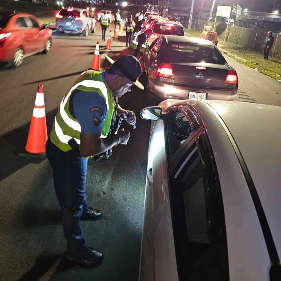 Los bloqueos se realizaron en las regiones de Carolina, Arecibo y Guayama.