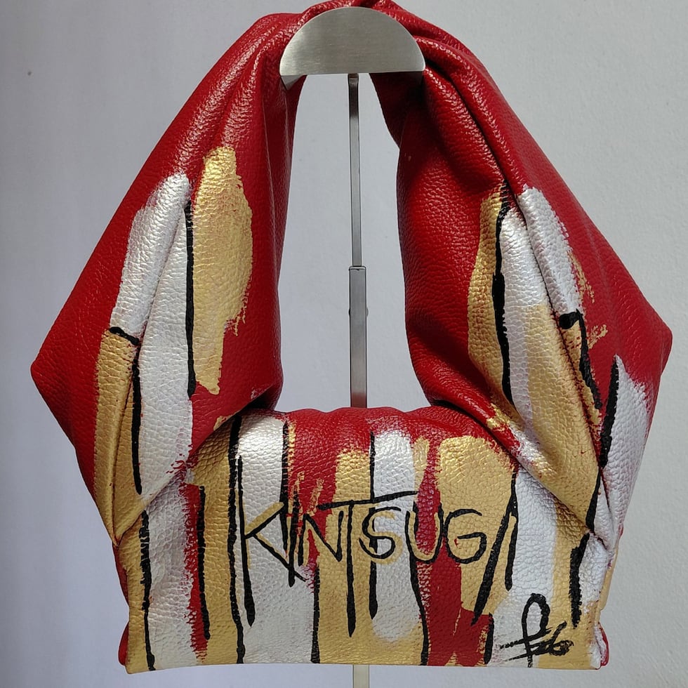 Chang, a Venezuelan with Asian roots, indicated that the collection reflects his personal style and his professional evolution.